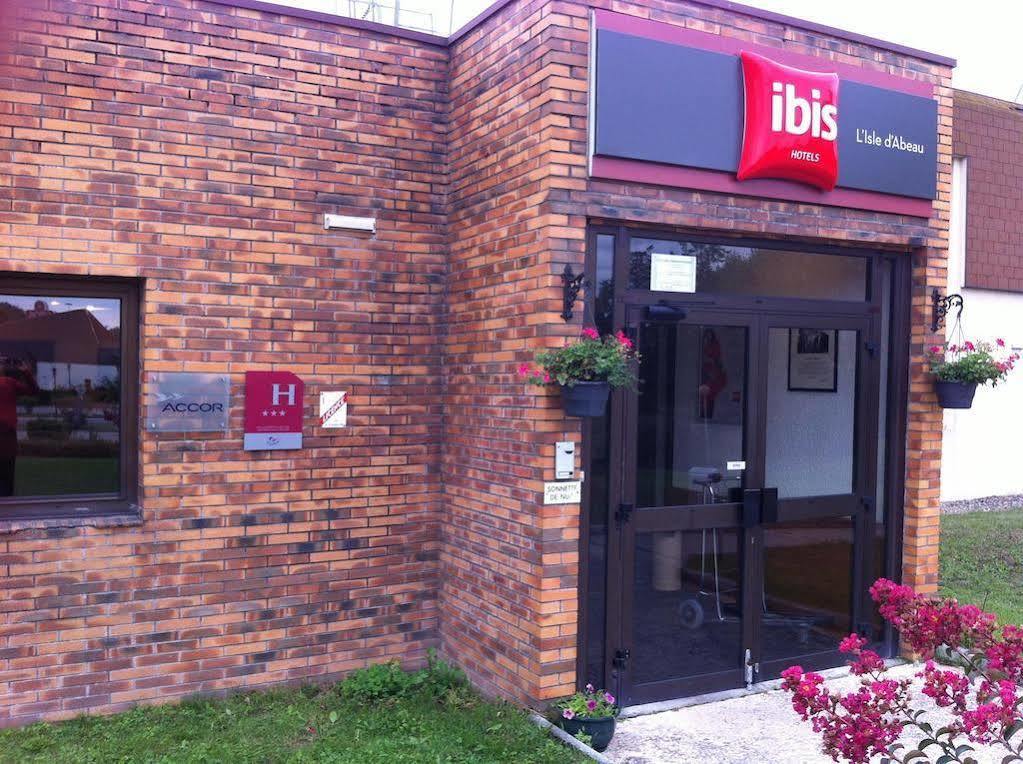 Ibis Lyon L'Isle D'Abeau Hotel Exterior foto